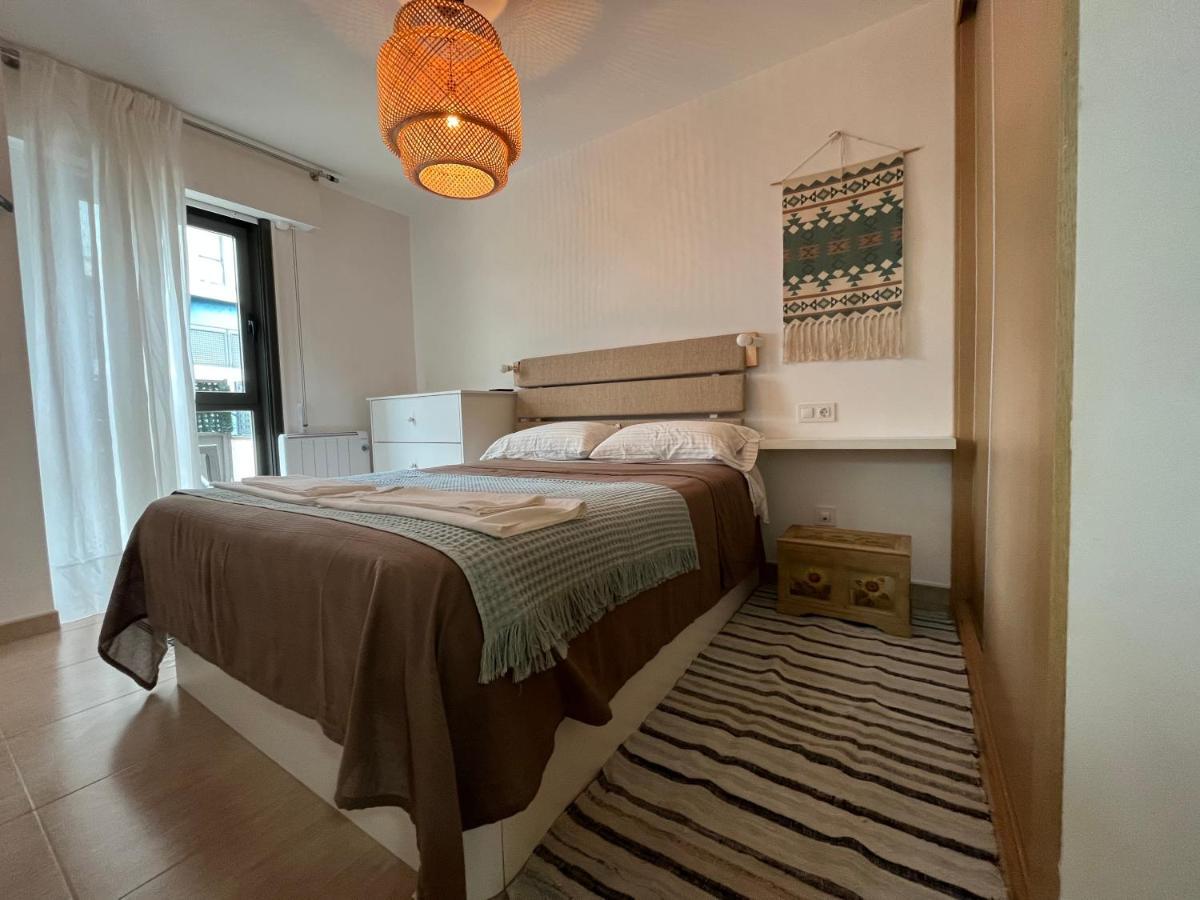 Con Terraza,2 Min De La Playa, Appartement Ares